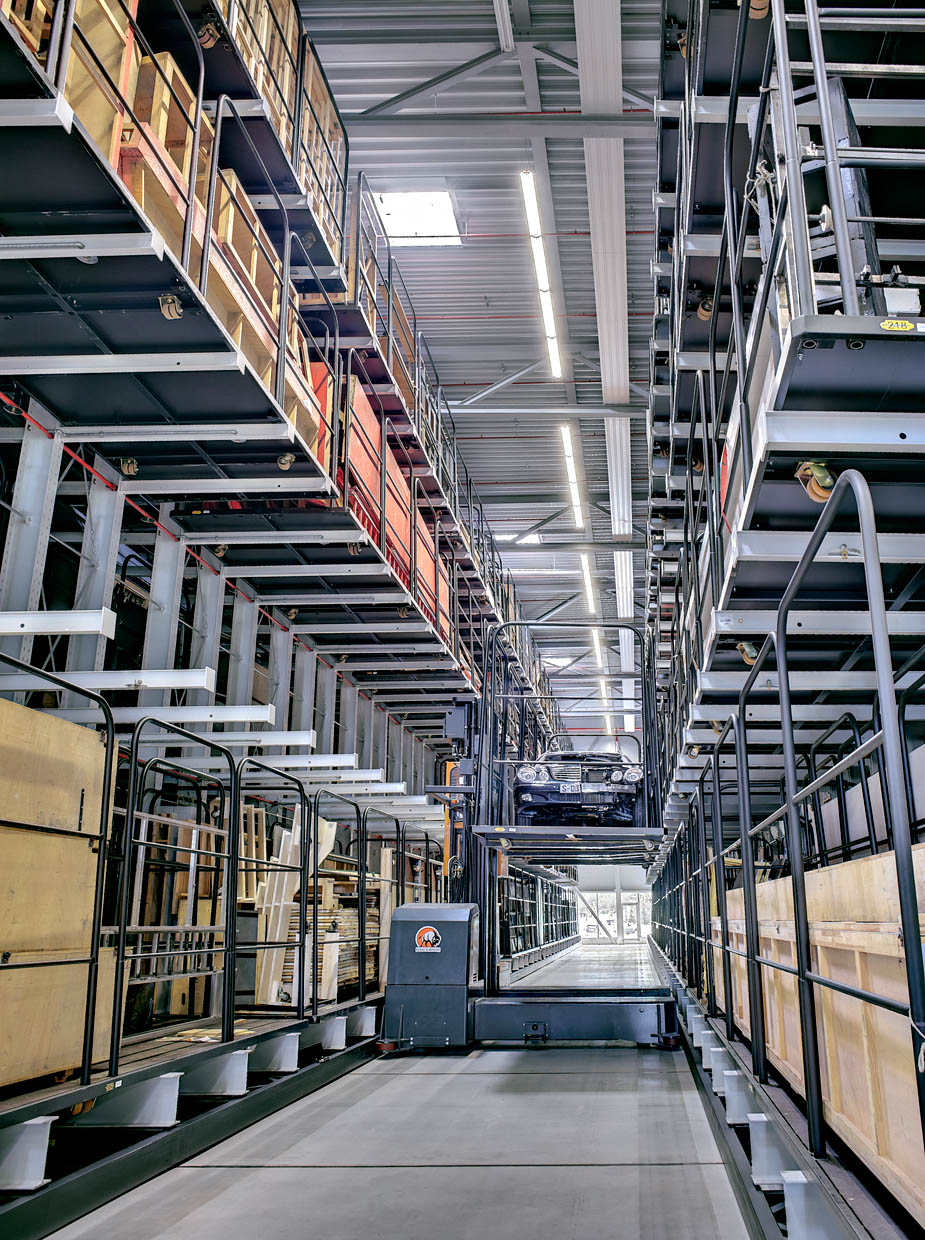 Mobile cantilever racking